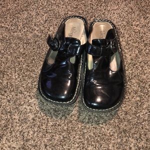 Alegria Classic Black Patent Comfort Clogs